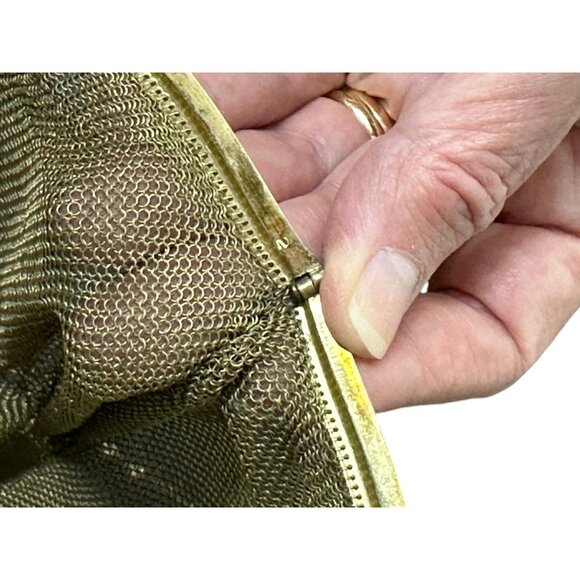 1920s gold Whiting and Davis soldered mesh purse with tassel and etched frame - Picture 8 of 10